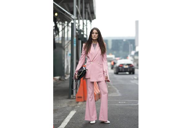 ...mit Kombinationen in Rosa und Co. versuchen. Sieht ebenfalls stylish und edel aus - nur hat das nicht jeder zweite an. Wa...
