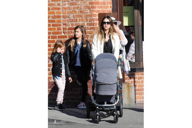 ...die Familie ist mit Jessicas Eltern zum Lunch in Venice Beach verabredet. Auf dem Weg dahin...