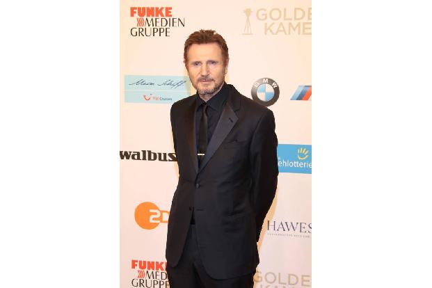 ...majestätisch wirkt Liam Neeson auf dem roten Teppich der Goldenen Kamera. Er wurde für das Lebenswerk international ausge...