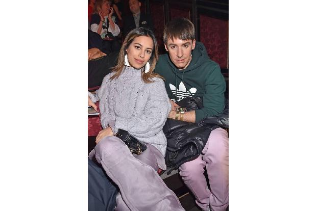 ...ein Erinnerungsfoto wollten Gizem Emre und Designer Kilian Kerner. Ob sich das Duo in der Wahl der Hosenfarbe abgesproche...