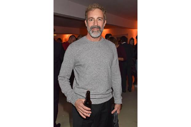 ...nahm Gedeon Burkhard den Abend. Mit Bierchen in der Hand lässt sich so ein stressiger Award-Abend auch definitiv leichter...