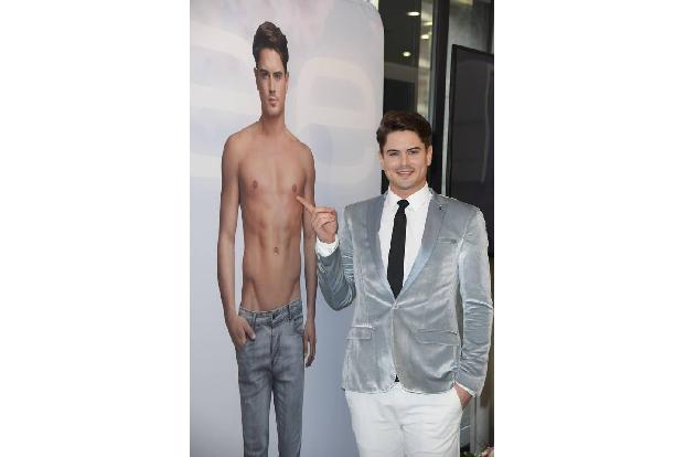 ...warum waren die Promis eigentlich alle gekommen? Mit Hairfree wird man so haarlos wie Dominik Brunters Oberkörper. An den...