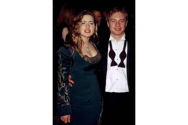 ...nicht schlecht! Im November 1998 heiratete Kate Winslet ihren ersten Mann: Jim Threapleton. Mit dem Regieassistenten beka...