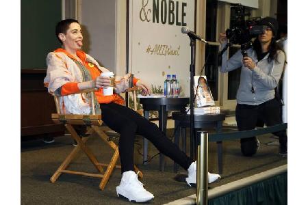 ...die Buchpräsentation auch war, Rose McGowan konnte dabei trotzdem zwischenzeitlich kurz durchatmen. Hoffentlich...