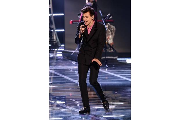 ...um das Künstlervideo des Jahres war Mädchenschwarm Harry Styles gegen seine ehemaligen One-Direction-Kumpels Liam Payne u...