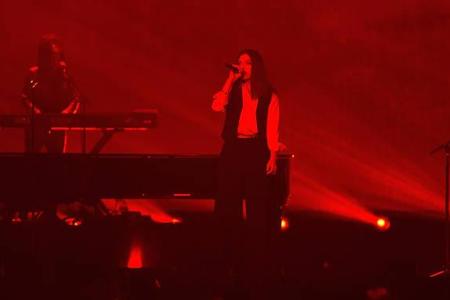 ...ging an Sängerin Lorde. Vor zwei Jahren hatte die Neuseeländerin die Bühne der BRITs noch live gerockt, jetzt freute sie ...