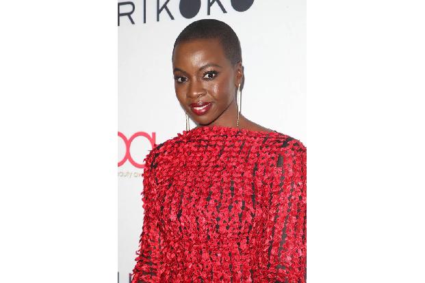 ...kam Danai Gurira, die derzeit im Film 'Black Panther' für Schlagzeilen sorgt. Besonders auffällig war dabei nicht nur das...