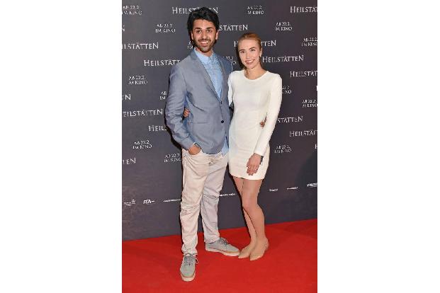 ...die Nachwuchsschauspieler Davis Schulz und Stefanie Reimers auch ein schönes Paar abgeben. Als Duo...
