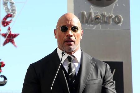 ...Dwayne Johnson. The Rock wurde schließlich und endlich 2016 vom 'People'-Magazin zum 'Sexiest Man Alive' gekürt. Das wird...