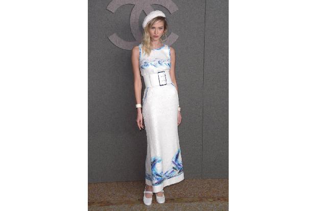 ...nahm uns auch Sasha Luss mit. Das Model erstrahlte in purer Chanel-Eleganz. Zeitlos schön! Im...