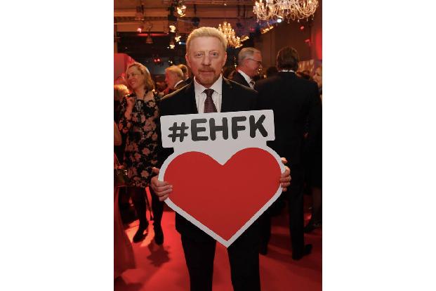 #EHFK war der Slogan des Abends – hier passend in Szene gesetzt vom Mann des Abends. Boris Becker sorgte schon vor dem dreis... #EHFK war der Slogan des Abends – hier passend in Szene gesetzt vom Mann des Abends. Boris Becker sorgte schon vor dem dreis...