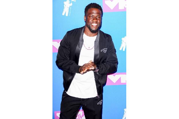 Zu früh gefreut: Kevin Hart war nicht einmal 48 Stunden als Moderator für die Oscars 2018 vorgesehen. Homophobe Äußerungen i... Zu früh gefreut: Kevin Hart war nicht einmal 48 Stunden als Moderator für die Oscars 2018 vorgesehen. Homophobe Äußerungen i...