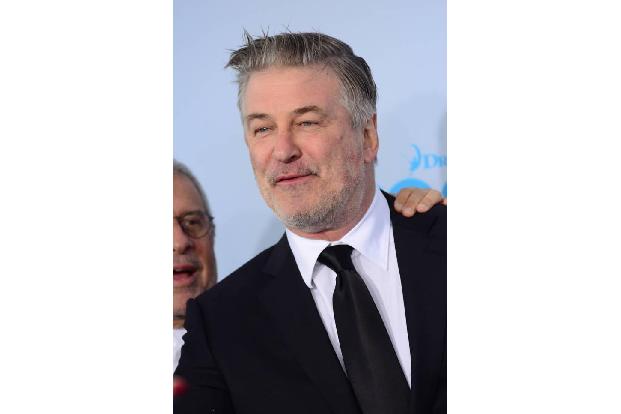...und sein Kollege Alec Baldwin wie ein Comedy-Duo aus vergangenen Zeiten. Nett, aber zum Klassiker reichte es nicht. Der D...