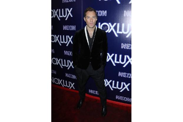 ...Jude Law gewinnen, der in 'Vox Lux' den Manager von Musikerin Celeste spielt. Damit stand Jude bereits zum vierten Mal ge...