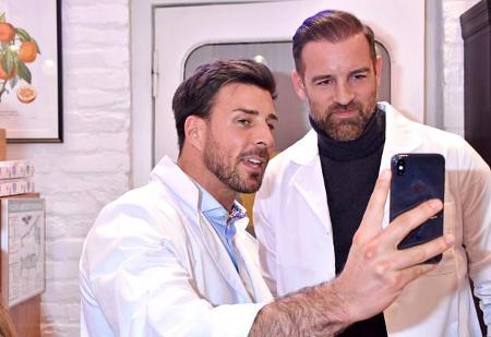 ...Christoph musste gleich für mehrere Bilder sein Selfie-Gesicht aufsetzen, aber schließlich ging es auch um sein eigenes H...