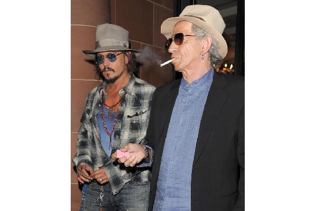 Johnny Depp ließ sich von Keith Richards inspirieren, als es darum ging, den verrückten Piraten Jack Sparrow in 'Fluch der K...