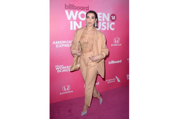 ...sexy zeigte sich die britische Sängerin Dua Lipa. Mit Songs wie 'Scared to Be Lonely' oder 'New Rules' begeistert die Mus...