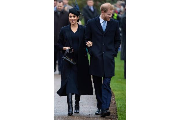 ...und auch in diesem Jahr strömten die Massen, um der Amerikanerin, die im Mai Prinz Harry geehelicht hatte, zuzujubeln. D...