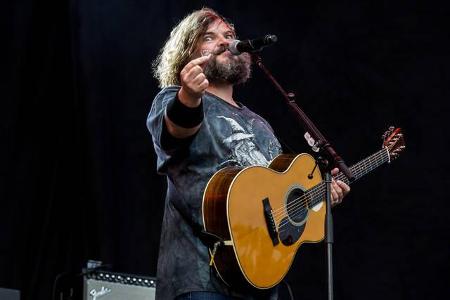 Er ist nicht nur ein Hollywood-Held, sondern auch ein echter Rockstar – und das passt: Jack Black spielt in 'Brütal Legend' ...