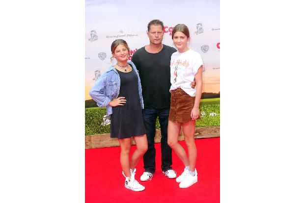 Zum Cast eines Til Schweiger Films gehört obligatorisch auch eine Tochter des Regisseurs und Schauspielers. Hier posieren Em...