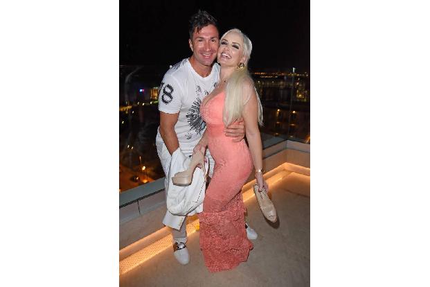 Bei Daniela Katzenberger und Lucas Cordalis wird das Motto 'Friede auf Erden' in diesem Jahr wörtlich genommen: die Katze ha...