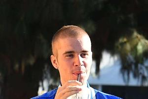 Justin Bieber: Shitstorm nach fragwürdigem Lob für Chris Brown