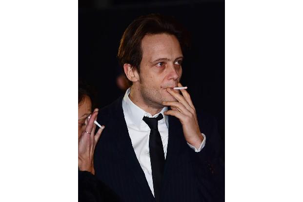 ...nach Aschenbecher schmeckt. Dieses Risiko geht man auch in der deutschen Promiwelt gerne ein. August Diehl ist da nicht d...