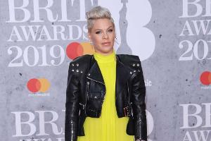 Pink: Motorrad statt Nachwuchs