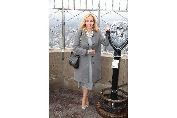 2001 wurde der Erfolgsautorin der Order of the British Empire verliehen. Selbst ein Asteroid wurde nach J.K. Rowling benannt.