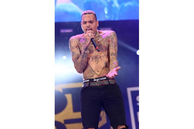 Als 2005 das Debütalbum des Jungstars auf den Markt kommt, hat Chris Brown bereits 50 Songs aufgenommen, von denen es 14 auf...