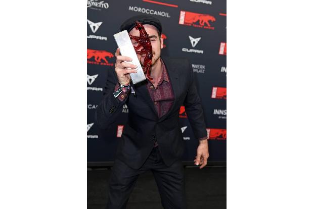 ...Aaron Hilmer freute sich mit, denn auch er hatte in dem Musical 'Das schönste Mädchen der Welt' eine prominente Rolle übe...