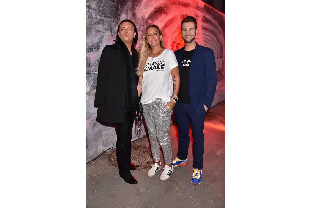...Natascha Ochsenknecht, die sich mit ihrem alten Freund Julian Stöckel ablichten ließ. Dazu gesellt hatte sich Maurice Gaj...