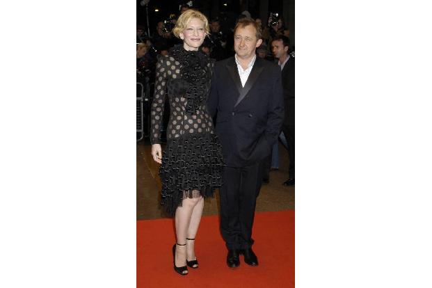 ...Andrew Upton verheiratet, der unter anderem 2015 'Carol' mit Cate in der Hauptrolle produzierte. Gemeinsam haben sie vier...