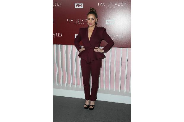 Alyssa Milano teilte ein Bild der 22 Senatoren, die mit ihren Stimmen für die Entscheidung gesorgt hatten - allesamt waren w...
