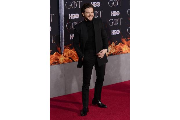 Kit Harington sorgte für traurige Schlagzeilen, weil er sich nach dem Ende von 'Game of Thrones' zunächst einmal in eine Wel... Kit Harington sorgte für traurige Schlagzeilen, weil er sich nach dem Ende von 'Game of Thrones' zunächst einmal in eine Wel...