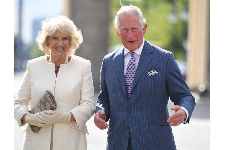 Gut gelaunt präsentierten sich Prinz Charles und seine Frau Camilla, Herzogin von Cornwall, am Dienstag in Berlin. Dabei set... Gut gelaunt präsentierten sich Prinz Charles und seine Frau Camilla, Herzogin von Cornwall, am Dienstag in Berlin. Dabei set...