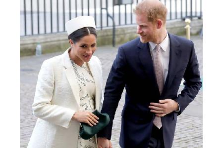 ...nur einen Tag zuvor, am Montag, den 6. Mai, erblickte der Sohn von Herzogin Meghan und Prinz Harry das Licht der Welt. Au...