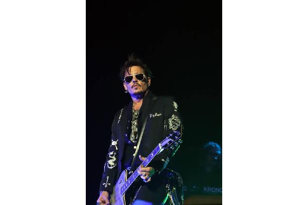 ...Körper sei wie ein Tagebuch, erklärte Johnny Depp, der sich als Teenager Wunden zugefügt habe. Jede Wunde habe für etwas ...