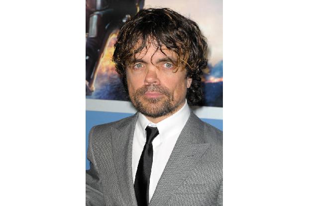 ...das Geld knapp war. Selbst die Rolle des Tyrion nahm er nur nach anfänglichem Zögern an – nachdem ihm klar geworden war, ...