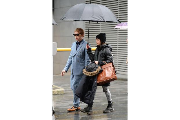 Auch Männer haben keine Lust auf ruinierte Frisuren. Das beweist 'Harry Potter'-Star Rupert Grint, der sich am Set seiner Fe...