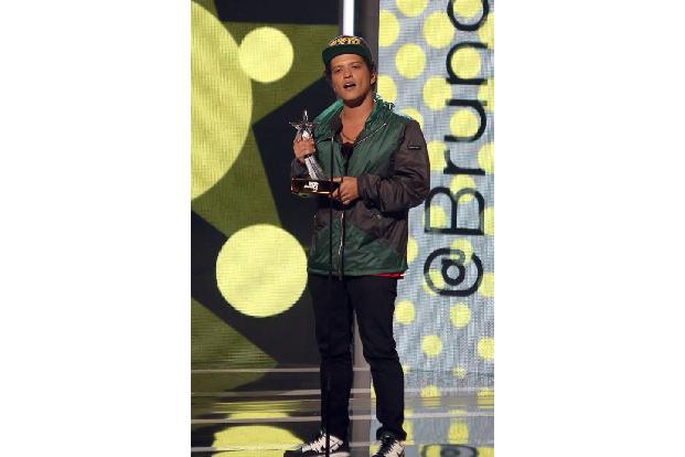 ...Bruno Mars wurde als bester R&B/Pop-Künstler ausgezeichnet. Als weiblicher Gegenpart erhielt Popqueen Beyoncé den BET Awa...