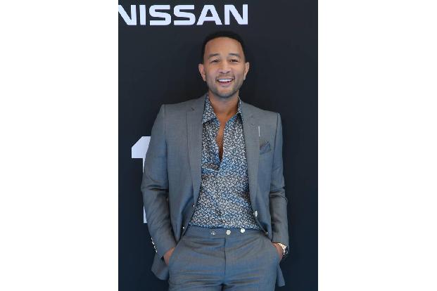 ...Schmuseprinz John Legend auf öffentlichen Veranstaltungen, auch wenn der Ehemann von Chrissy Teigen an jenem Abend leer a...