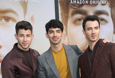 Nick, Joe und Kevin Jonas stellten am Montag in Los Angeles ihren neuen Film 'Chasing Happiness' vor. Doch das wahre Glück d... Nick, Joe und Kevin Jonas stellten am Montag in Los Angeles ihren neuen Film 'Chasing Happiness' vor. Doch das wahre Glück d...