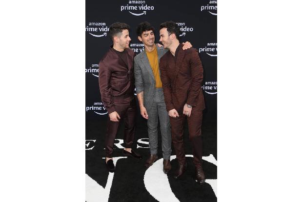 …musikalische Comeback klappt, dann haben die Jonas Brothers jedes Recht, von Ohr zu Ohr zu grinsen. 'Chasing Happiness' fei...