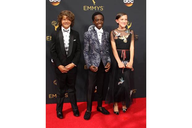 …Millie und ihre Serienkollegen – auf diesem Bild Gaten Matarazzo (16) alias Dustin und Caleb McLaughlin (17) alias Lucas – ...
