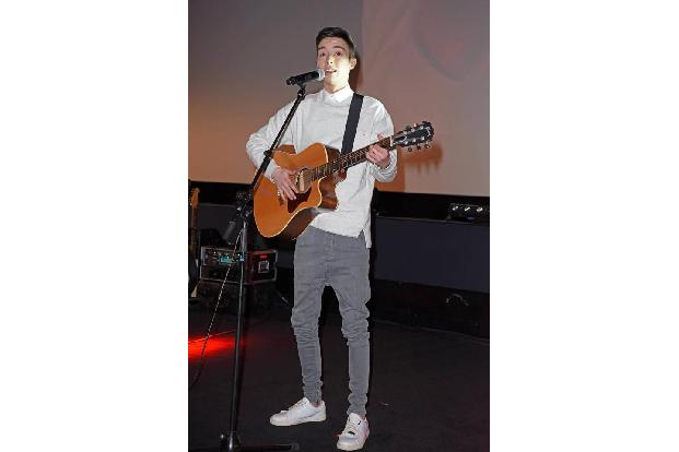 ...kunterbunt geraten, denn Mario Novembre gab im Rahmen des Events einen Song zum Besten. Mario ist nicht nur als Sänger ak...
