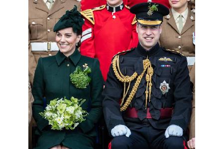 Doch es gibt neben wilden Feiern natürlich auch immer offizielle Termine. Herzogin Kate und Prinz William schauten bei der P...