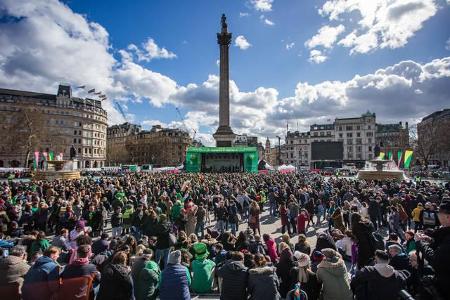Auch im Stadtzentrum wurde groß gefeiert: Die St. Patrick's Day Parade in London ist eine der weltweit größten, schließlich ...