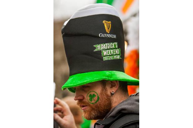 ...Pint Guiness zu trinken. Für die irische Brauerei ist der Tag ein einträgliches Geschäft, besonders seit die Feiern sich ...