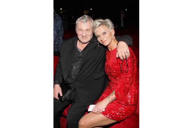 ...Heinz Hoenig und seine Partnerin Annika Kaesten gekleidet, die wenn sie nicht schon vorher große Tina Turner-Fans waren, ...